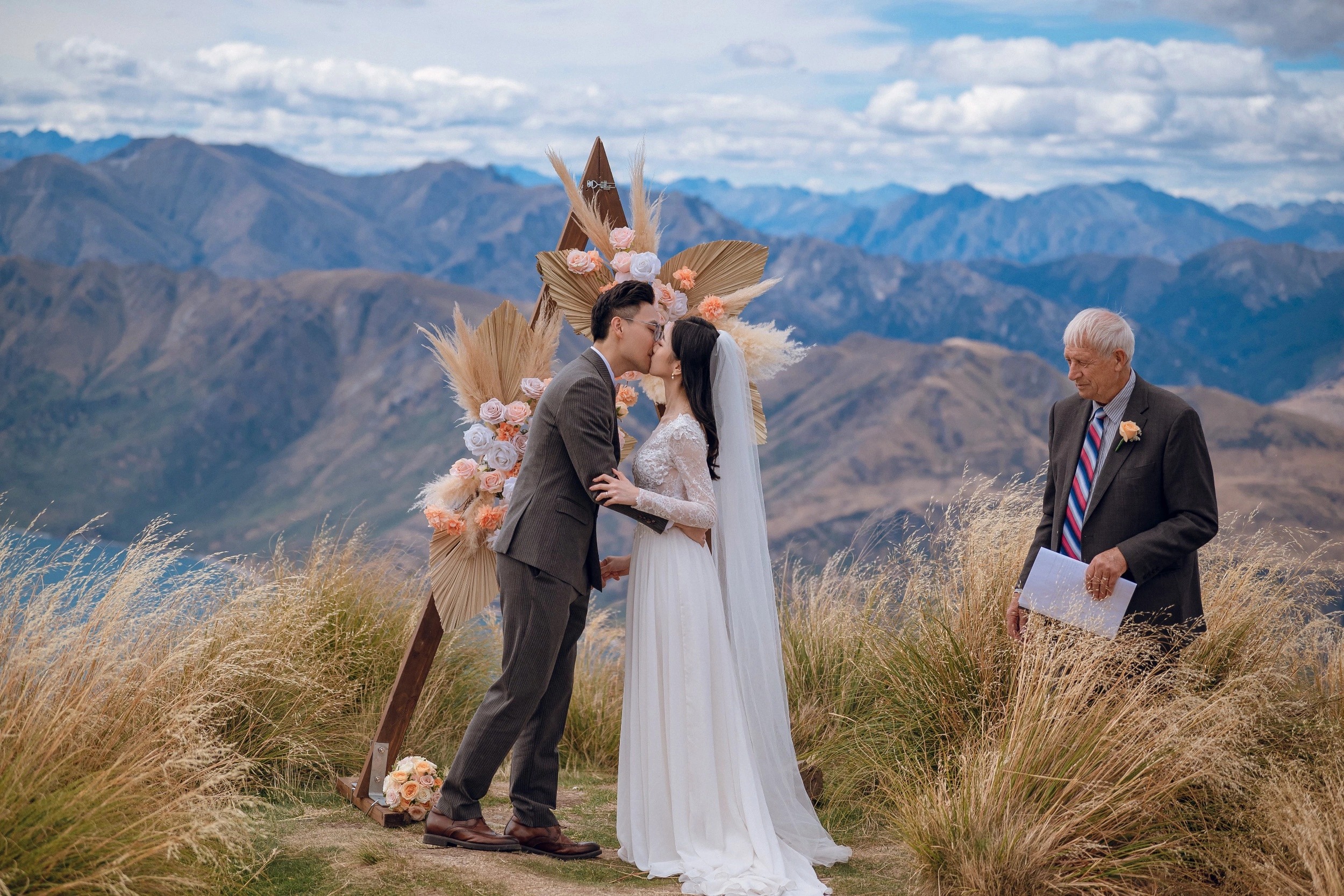 瓦纳卡山顶直升机婚礼(婚礼仪式)