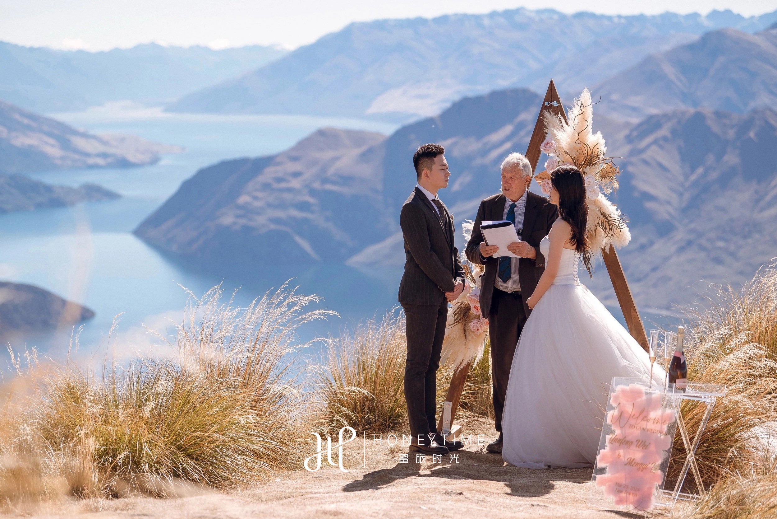 瓦纳卡山顶直升机婚礼(婚礼仪式)