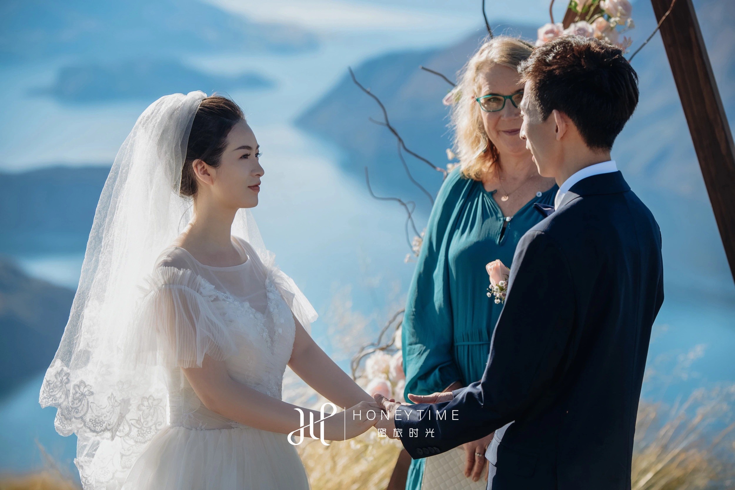 瓦纳卡山顶直升机婚礼(婚礼仪式)