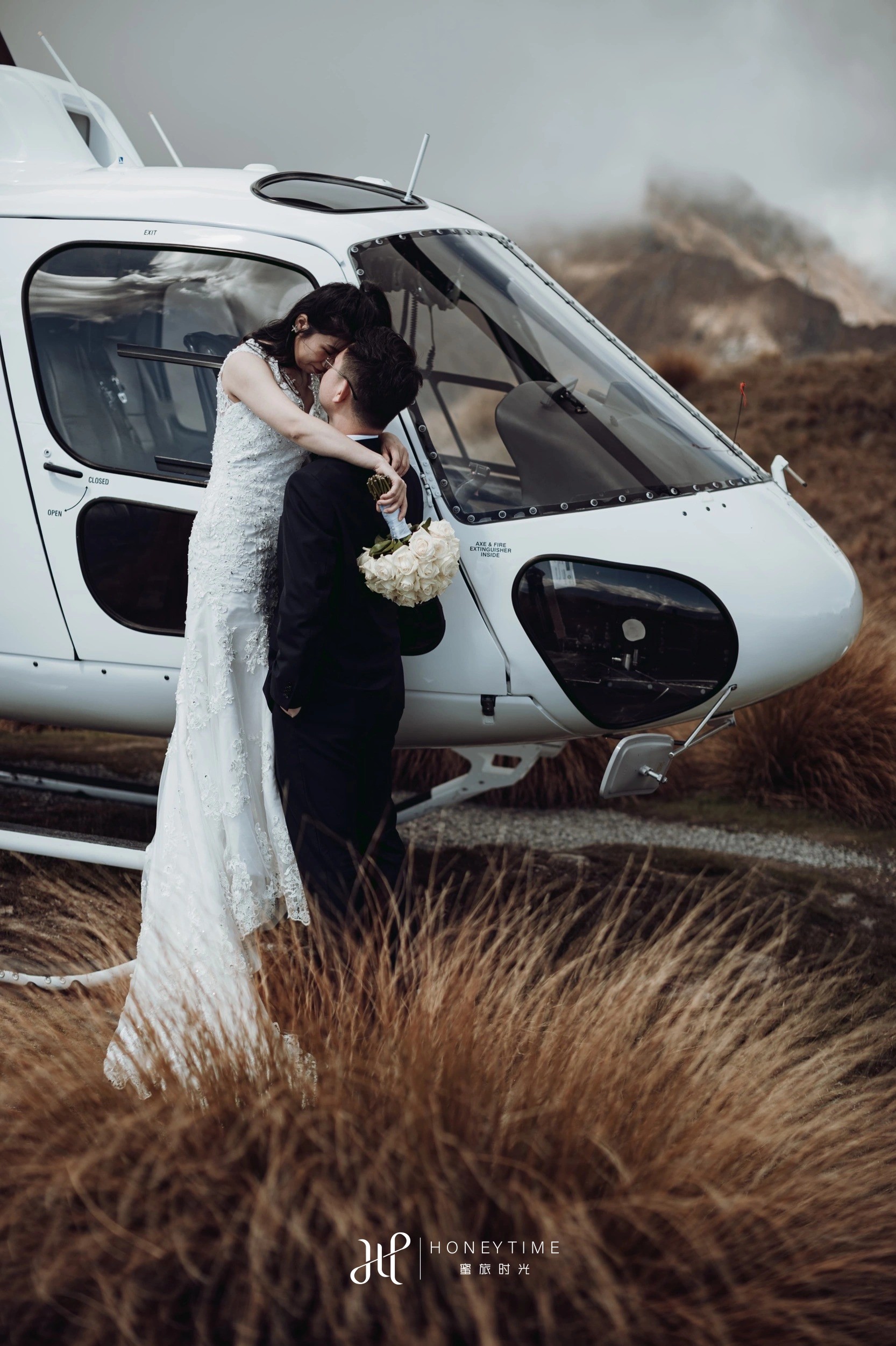 瓦纳卡山顶直升机婚礼(婚礼仪式)