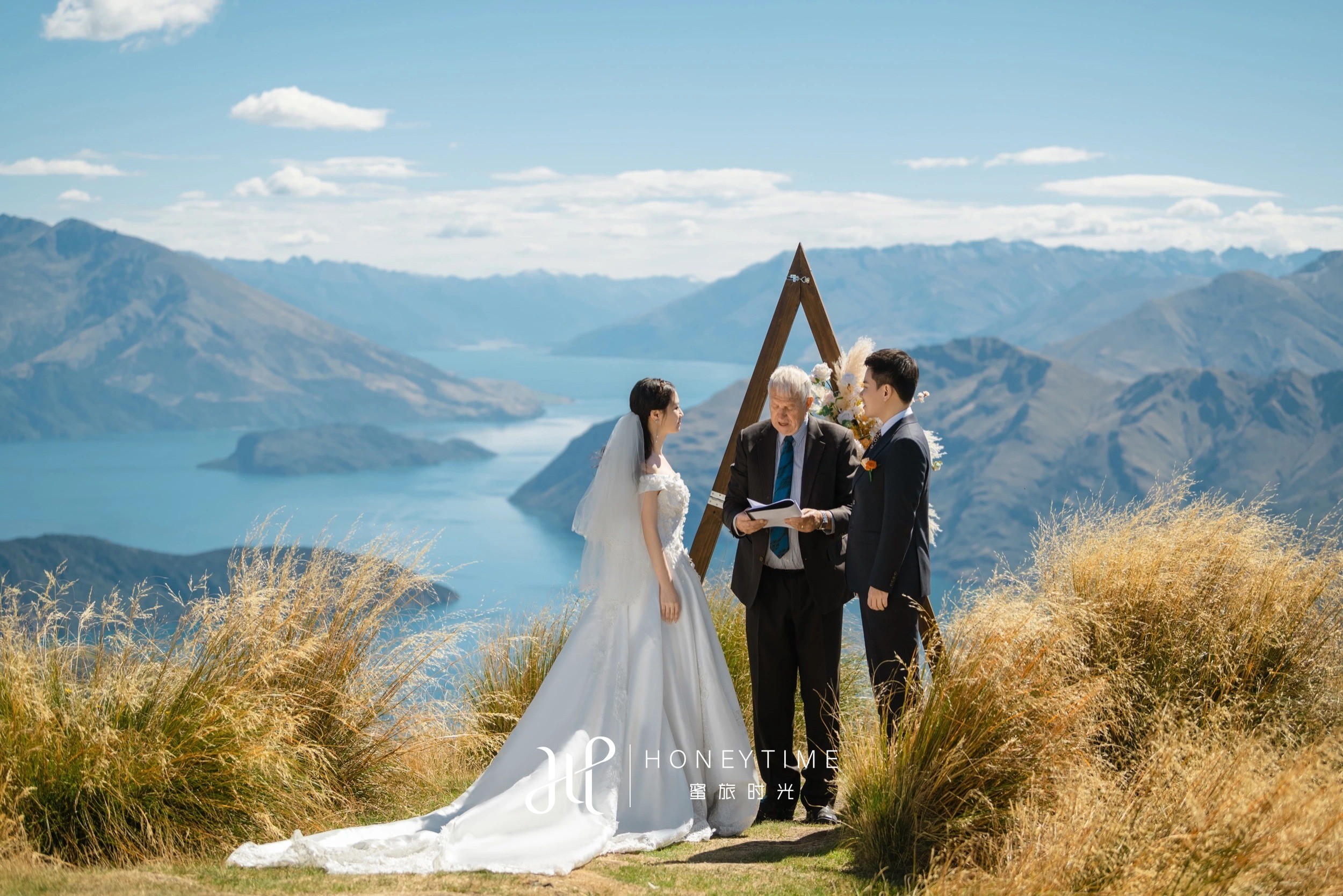 瓦纳卡山顶直升机婚礼(婚礼仪式)