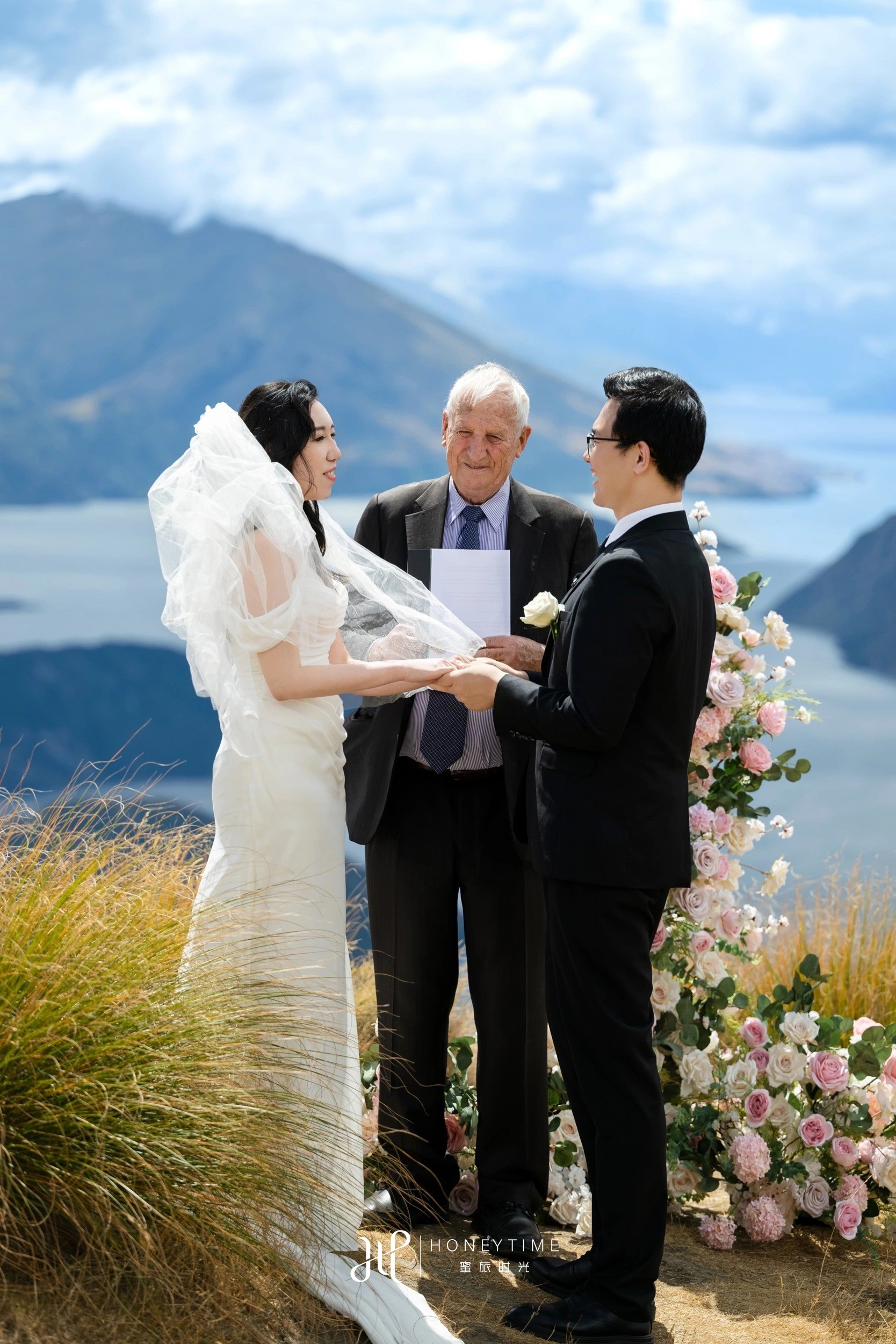 瓦纳卡山顶直升机婚礼(婚礼仪式)