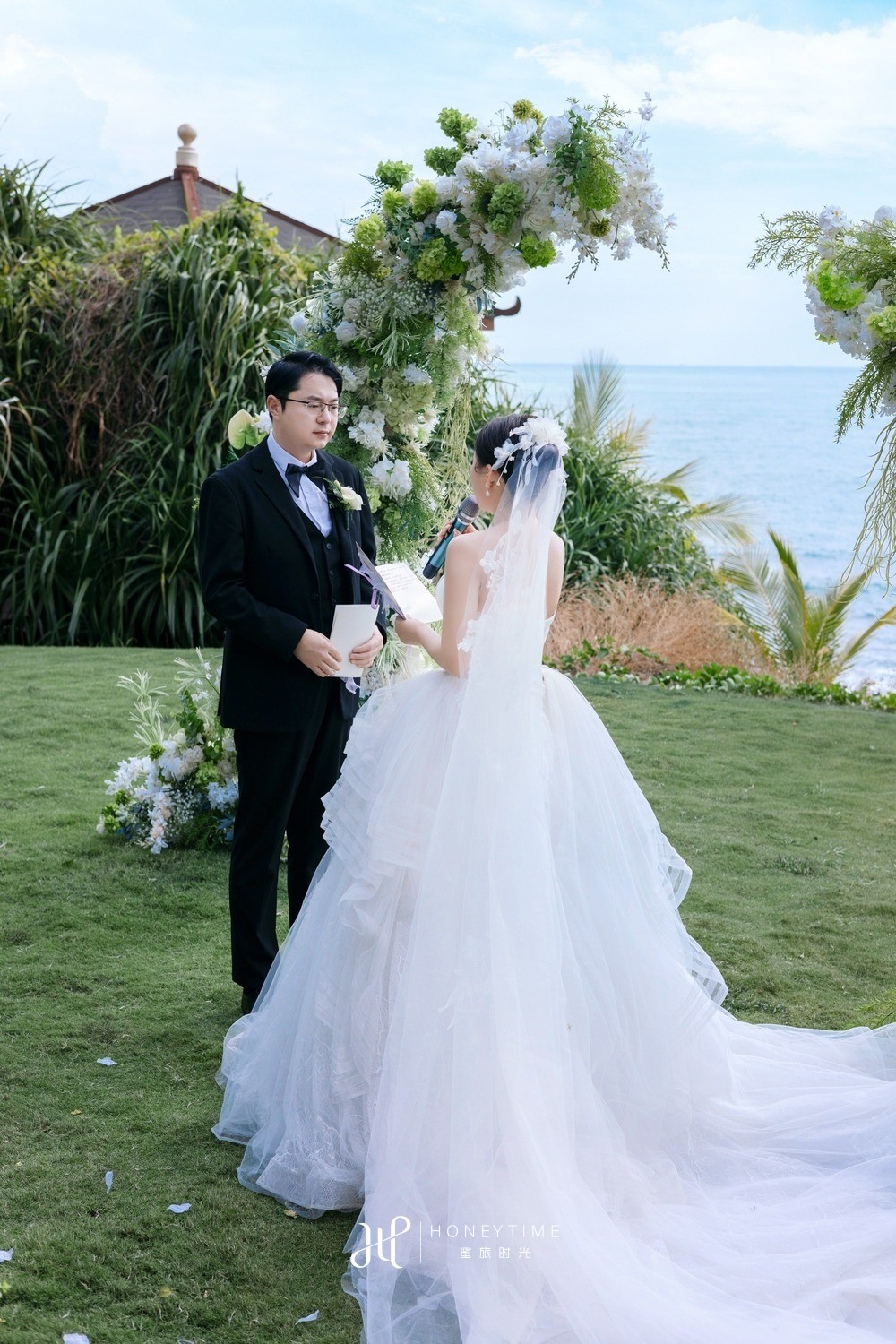 大小洞天草坪婚礼